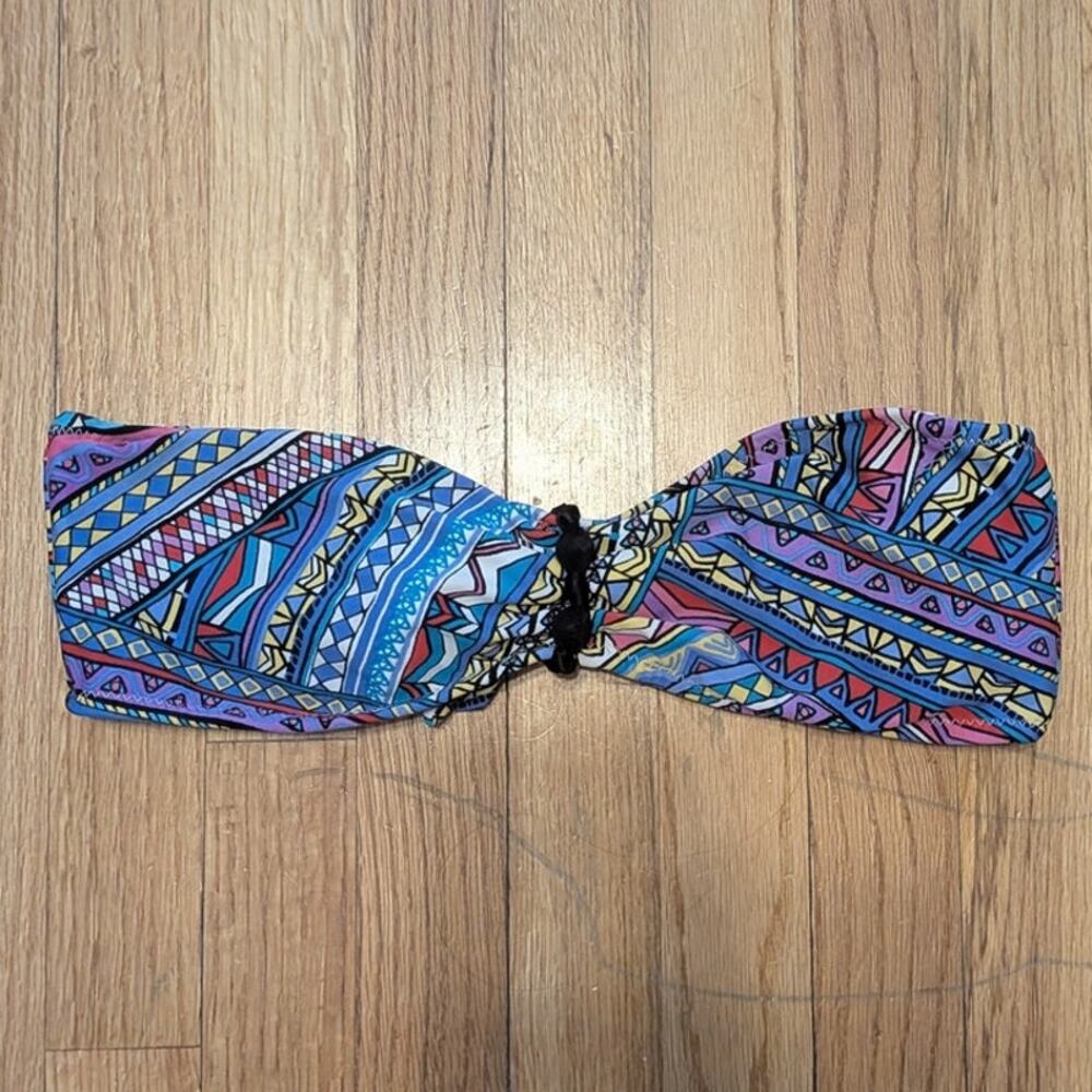 Xhilaration Vibrant Tribal Print With A Central Beaded Detail